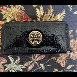 Tori Burch wallet